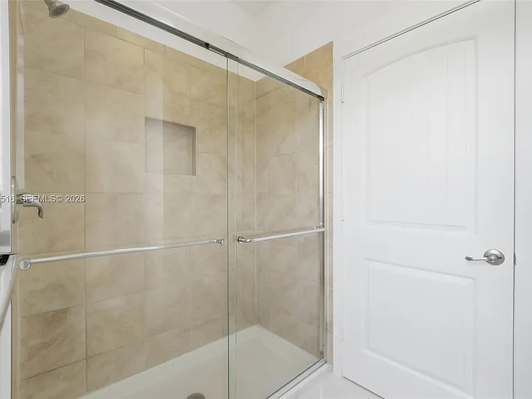 4107 NE 20th St — Photo 27