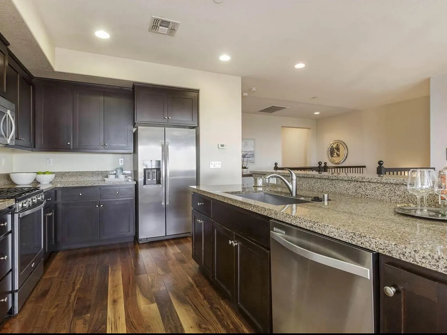 4 bed, 3.5 bath, 2511 sqft, $4,800 — Photo 2