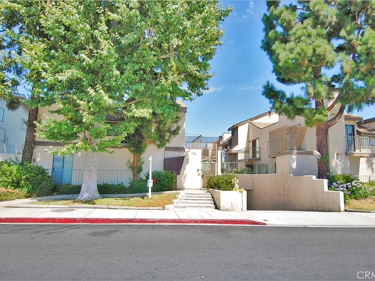 746 N Eucalyptus Ave #16 — Photo 24