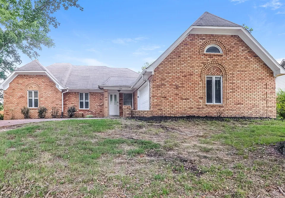 1104 Fox Trace Cv