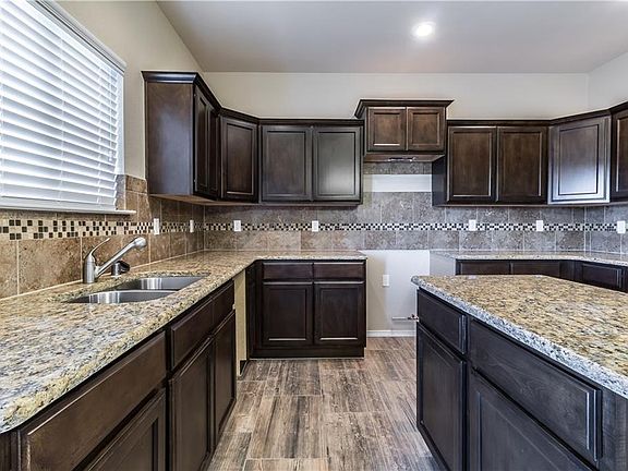 5th image of 7529 Wolf Creek Dr