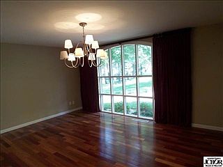 5th image of 1011 W 6th St