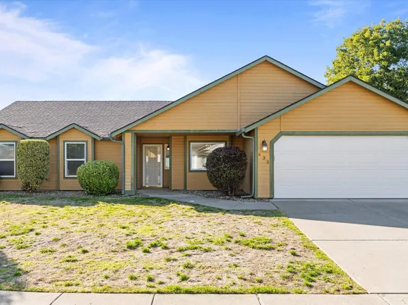 632 N Perry Loop, Kennewick, WA 99336