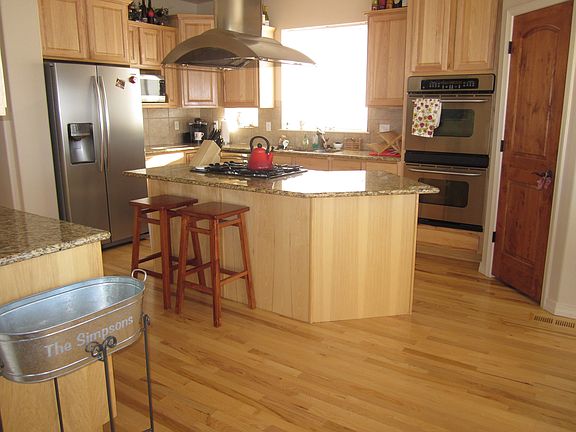 Stunning kitchen w pantry