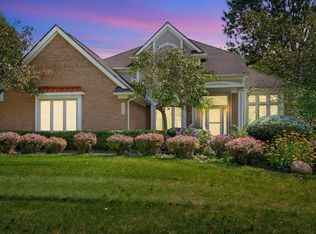 6568 Crabapple Dr, Troy, MI 48098