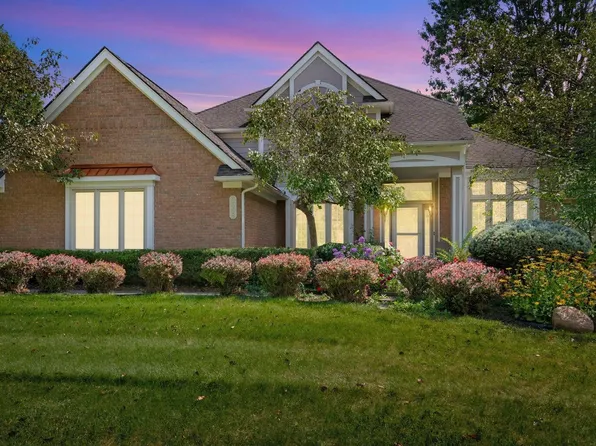 6568 Crabapple Dr, Troy, MI 48098