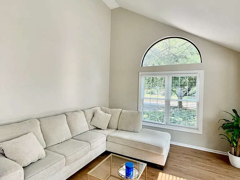 27W220 Chelsea Cir — Photo 4