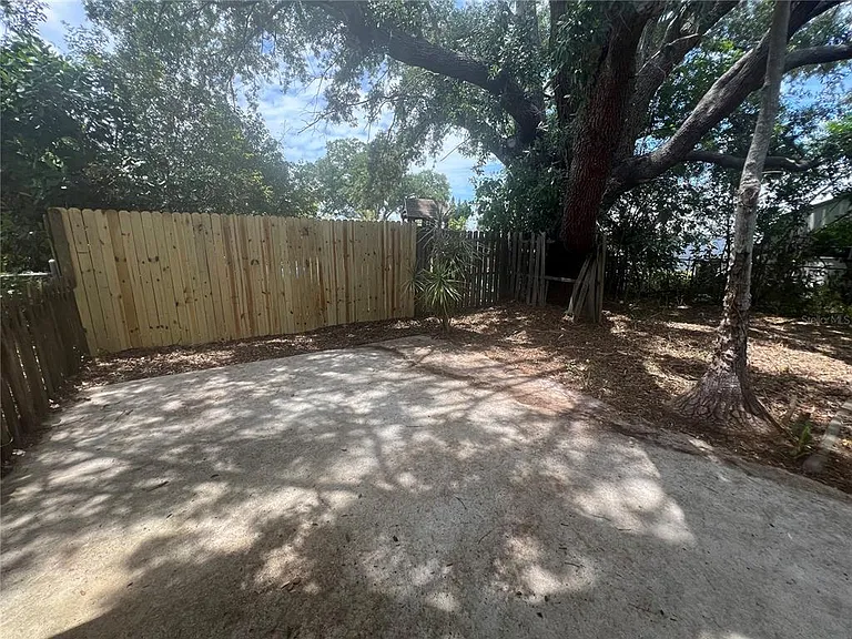 8250 Lombra Ave — Photo 26