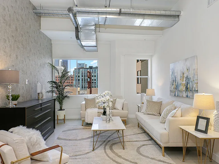 939 S Broadway — Photo 72