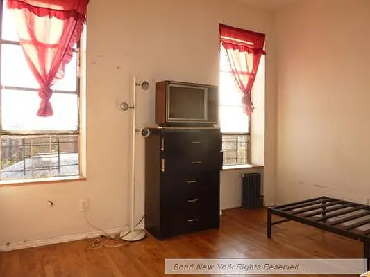 Rented by Bond New York | media 16