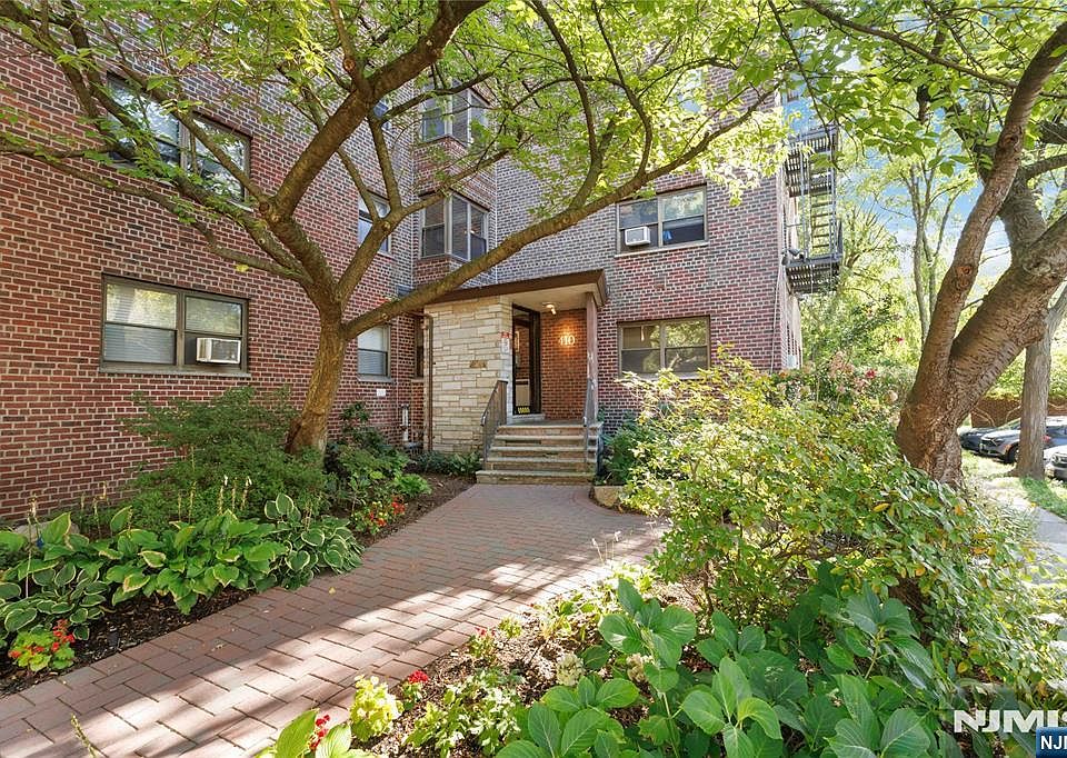 1st image of 410 Fairview Avenue #4J