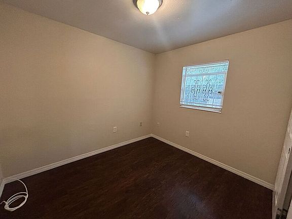4th image of 10010 N Lantana Ave APT B