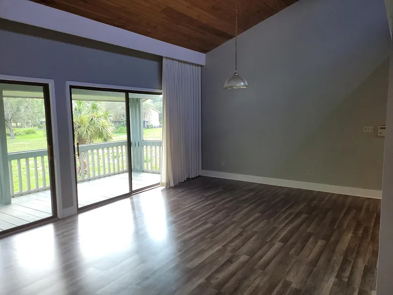 667 Olde Camelot Cir #667 — Photo 6