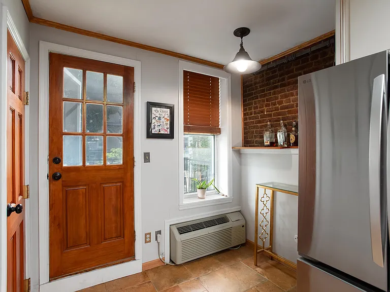 222 Willow Ave #2A — Photo 3