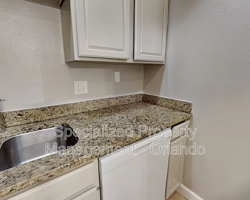 3 bed, 2.0 bath, 1112 sqft, $1,899 — Photo 3
