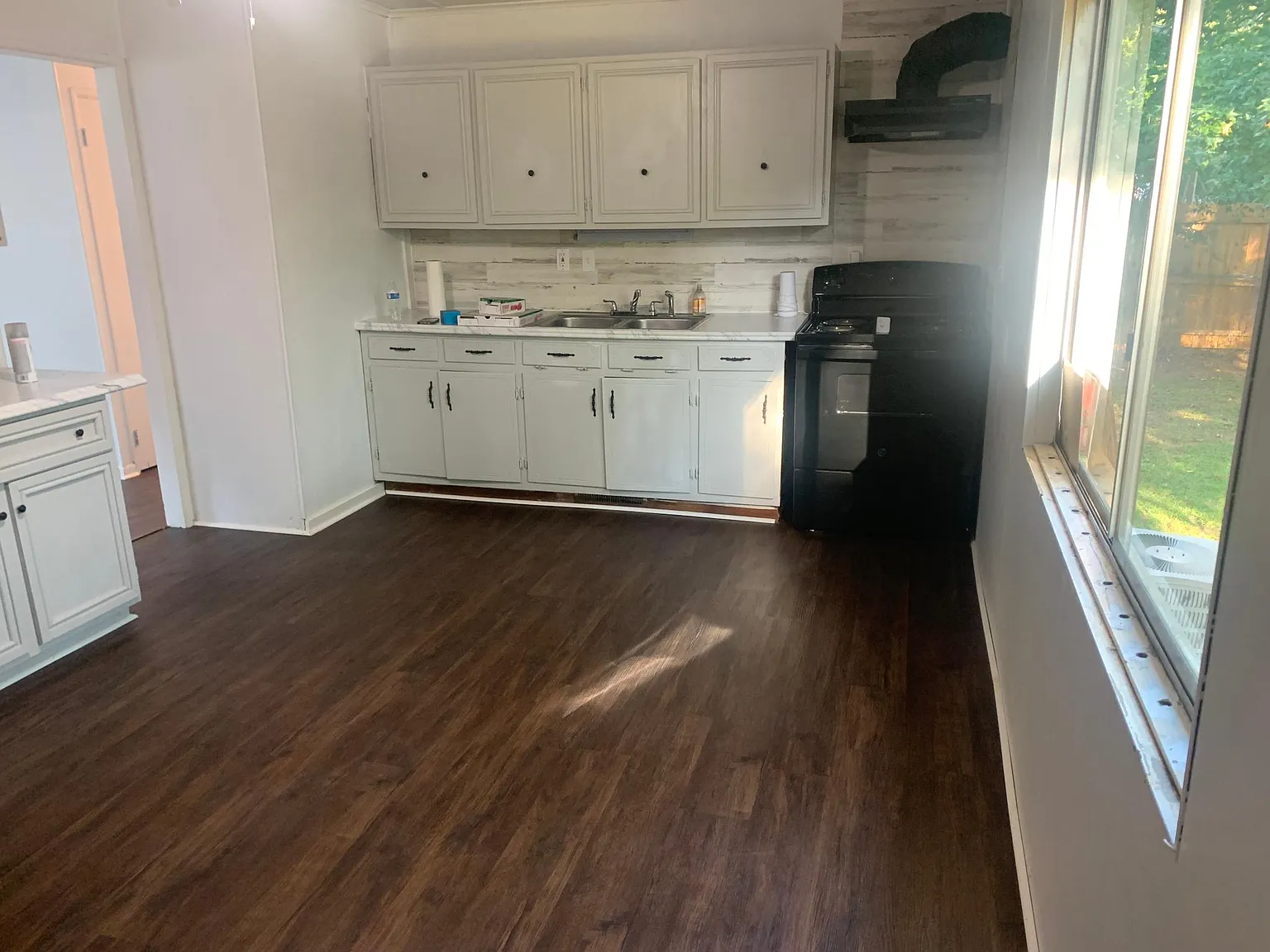 2620 Village Green Ln — Photo 2