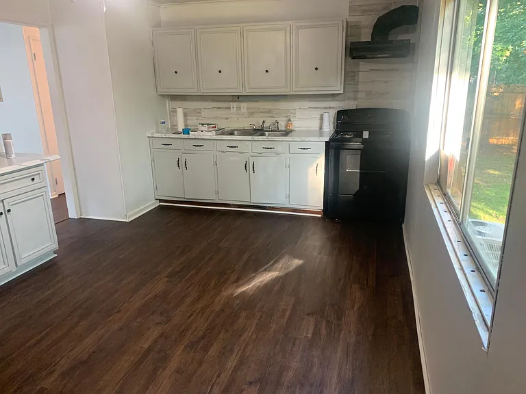 2620 Village Green Ln — Photo 2