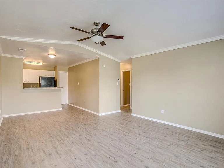 Spring Hill Village Apartments — Photo 3