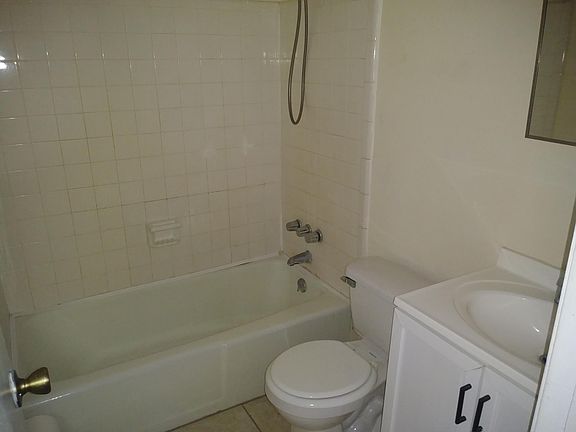 4th image of 112 Caribbean St APT B