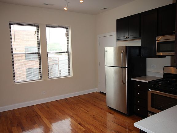 3rd image of 2540-42 W Augusta Blvd