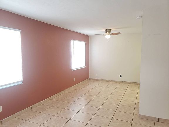 4th image of 621 SE 13th Pl #E