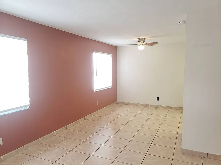621 SE 13th Pl — Photo 4
