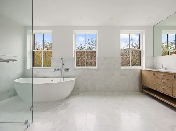 292 Gates Avenue image 10 of 23