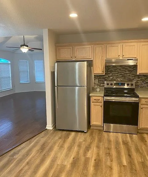 11111 Sonja Dr — Photo 2
