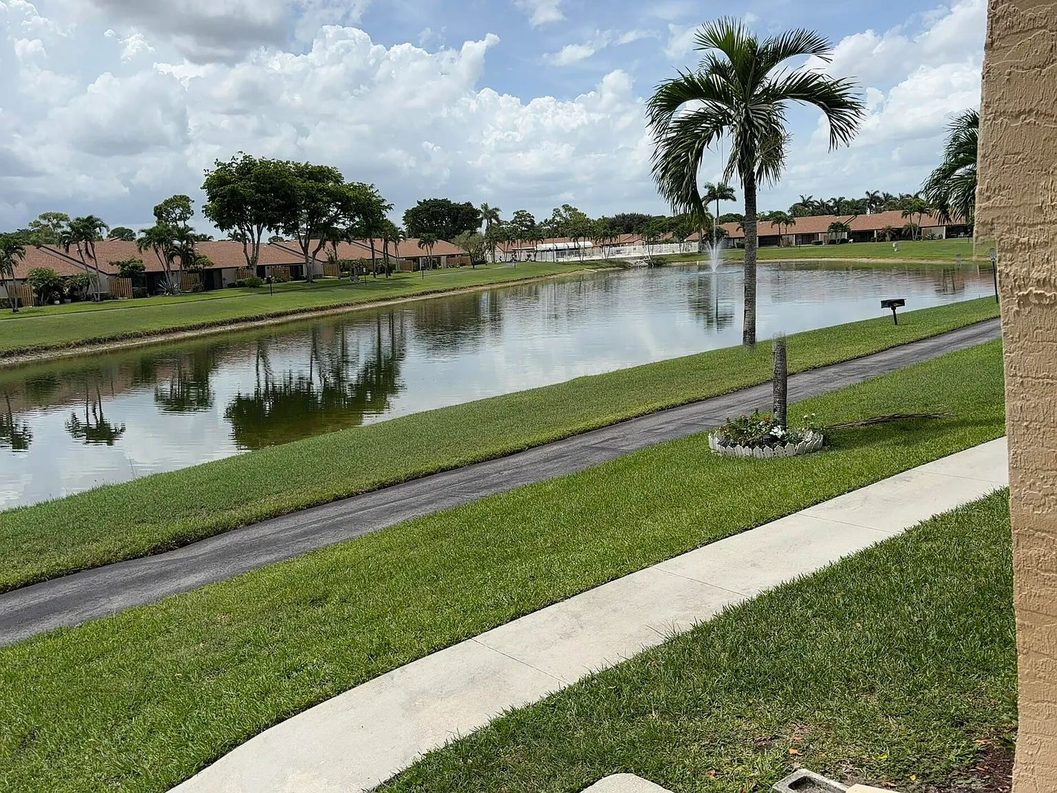 2 bed, 2.0 bath, 1111 sqft, $1,800 — Photo 2