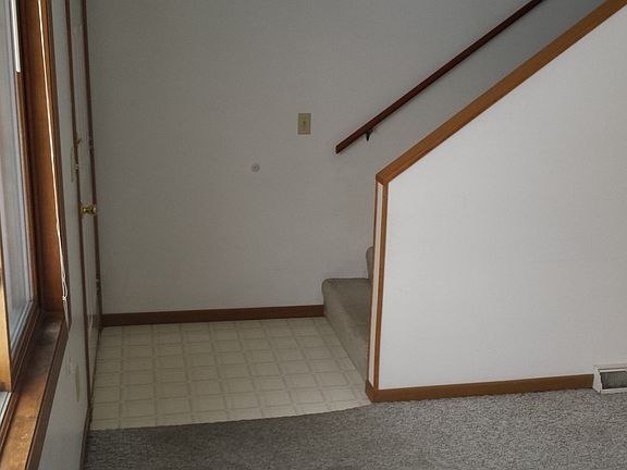 Front/foyer entrance