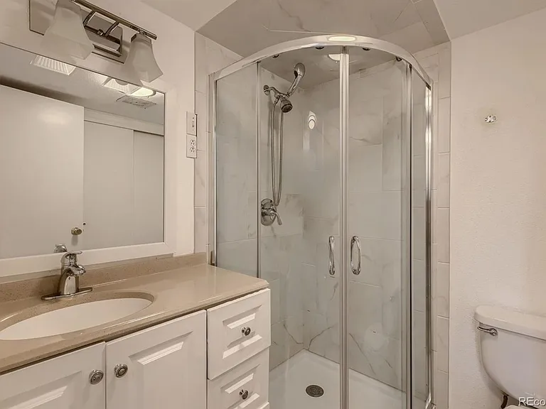 1004 S Arbutus St #1004 — Photo 15