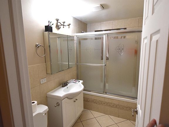 5th image of 3143 Elm St APT 1N