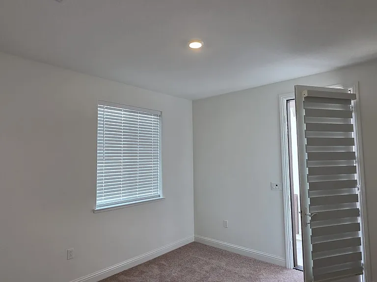 1505 Harvard Way — Photo 2