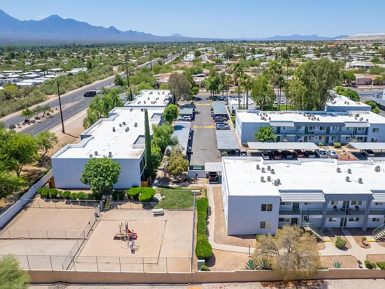 La Primera at Green Valley — Photo 47