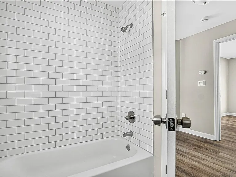 403 Spring Ct — Photo 10