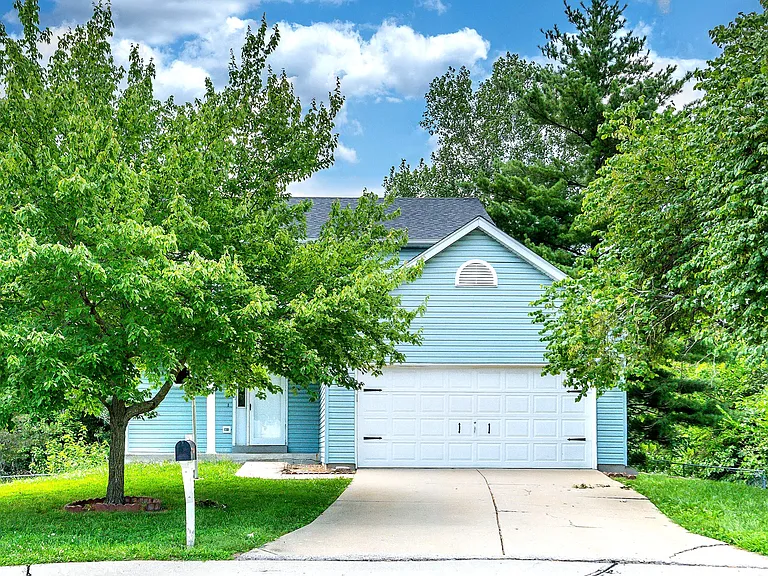 822 Estes Park Dr — Photo 3
