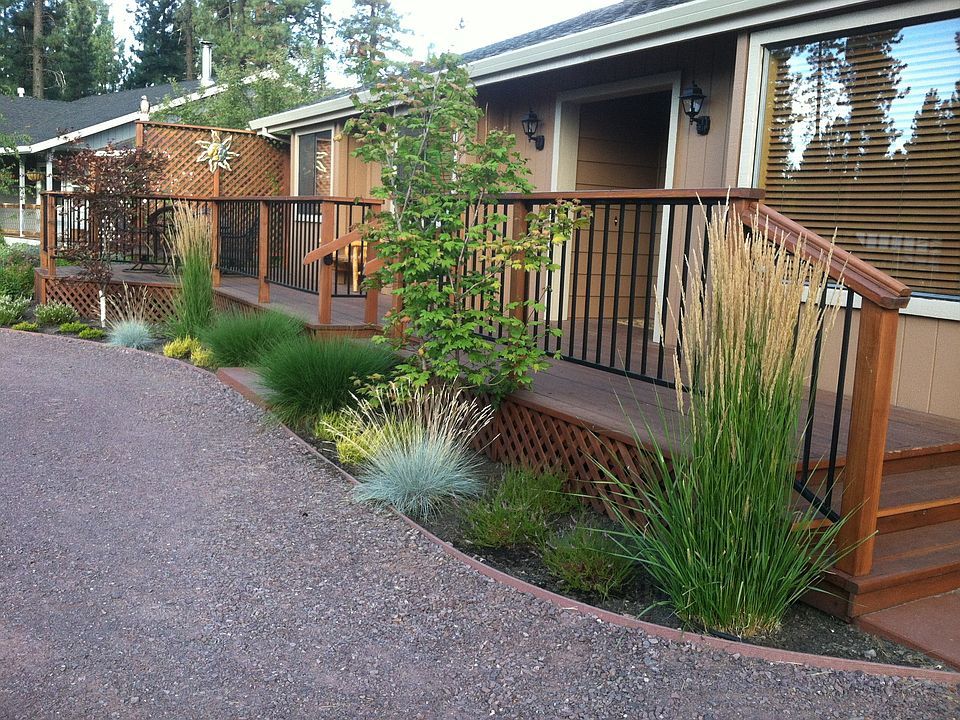 Beautiful front deck! 