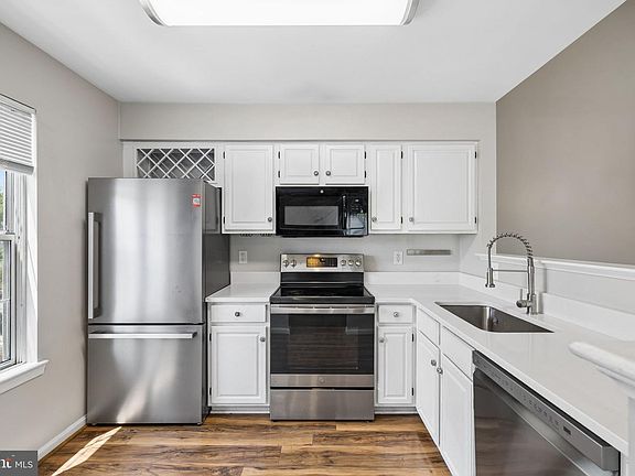 5th image of 9393 Scarlet Oak Dr