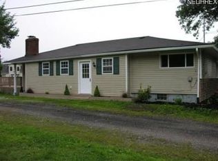 3372 Swamp St NE, Hartville, OH 44632