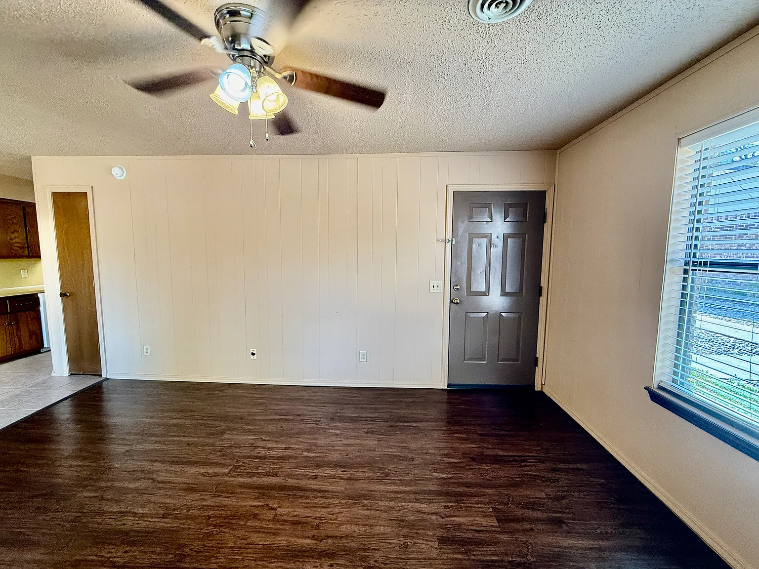 2 bed, 900 sqft, $1,100 — Photo 3