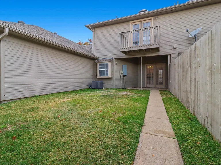 814 Custer St #1 — Photo 17