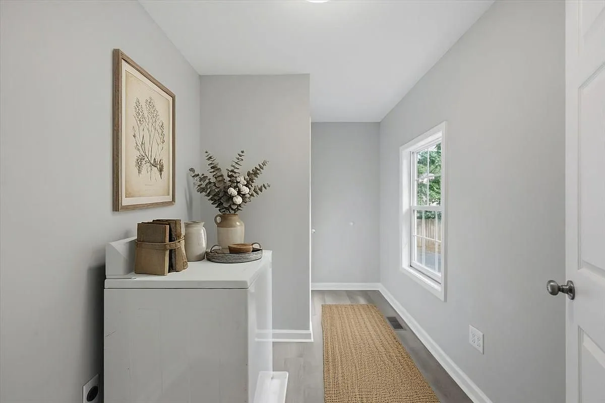 4 bed, 7149 sqft, $3,200 — Photo 2