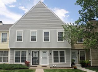 9048 W Dartmouth Pl, Lakewood, CO 80227