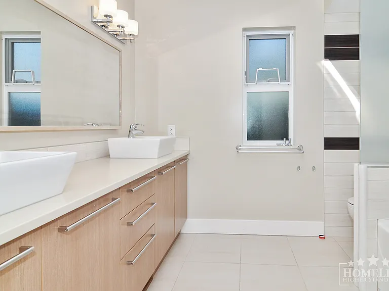 15728 Buena Vista Ave #HOUSE — Photo 17