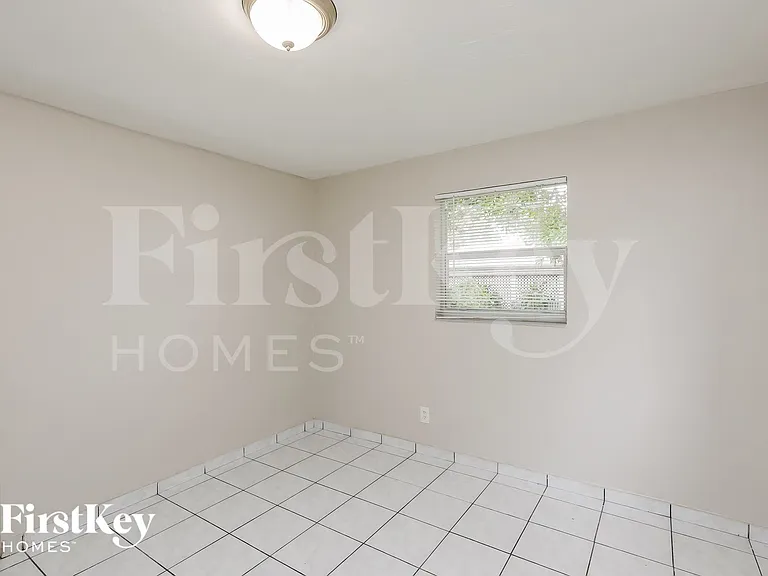 5826 N Farragut Dr — Photo 13