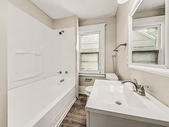 2nd image of 78 Holbrooke St