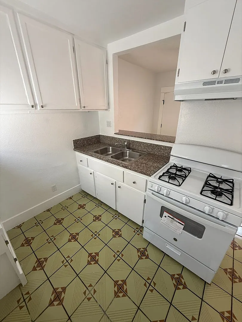1210 Hoffman Avenue — Photo 1