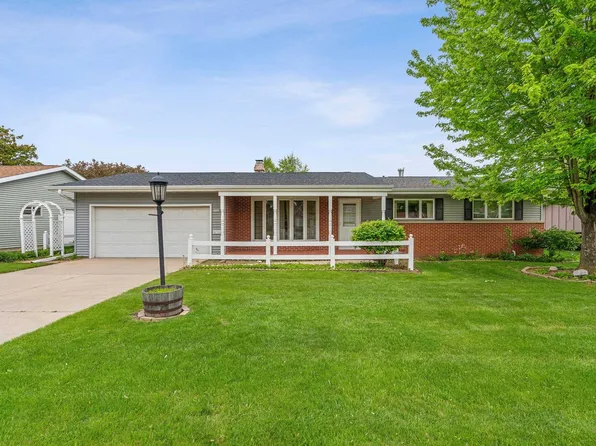 1756 Southland Ave, Oshkosh, WI 54902