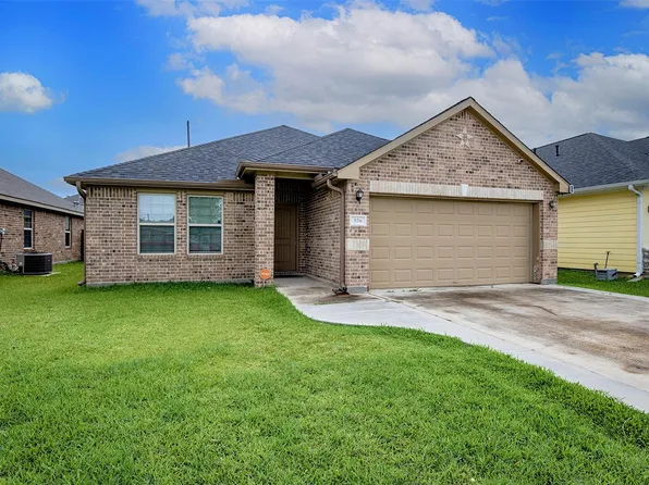 526 N 2nd St, La Porte, TX 77571