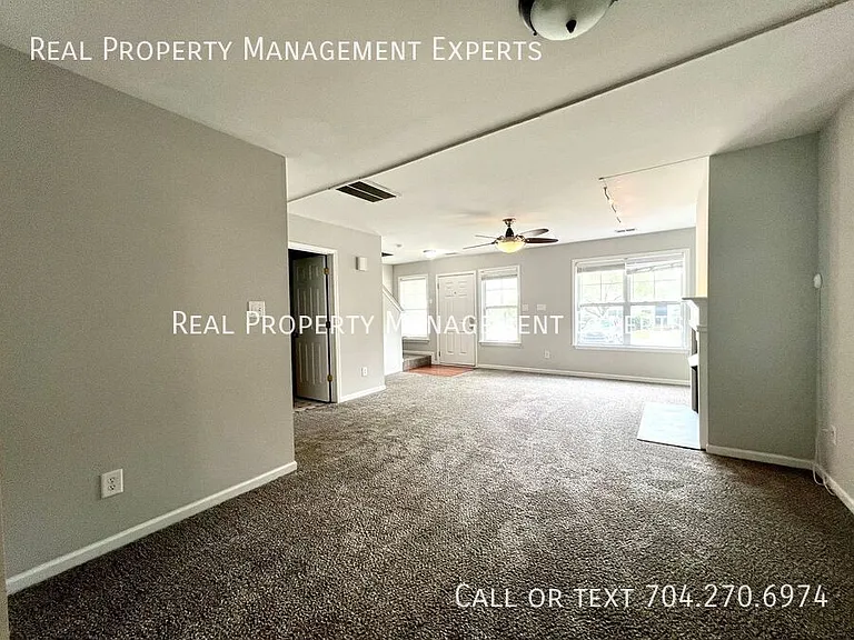 6522 Point Comfort Ln — Photo 7